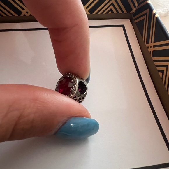 Pandora Retired Radiant Hearts Charm in sterling silver - Picture 5 of 8
